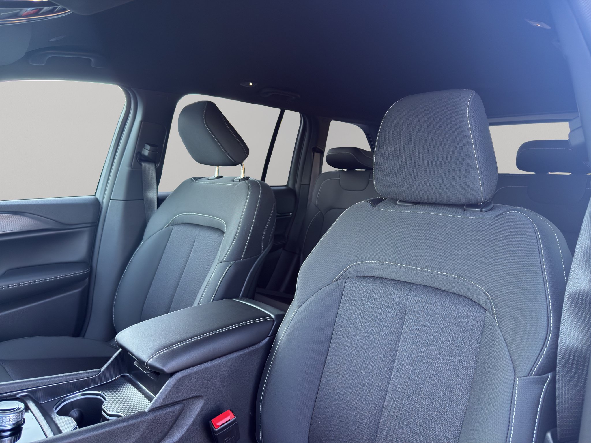 New 2027 Jeep Grand Cherokee Laredo RWD image 5