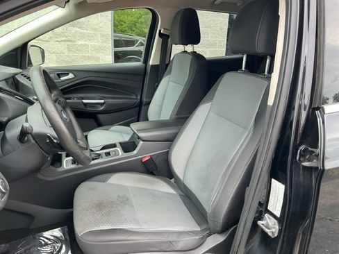 Used 2017 Ford Escape SE w/ Equipment Group 201A FWD image 11
