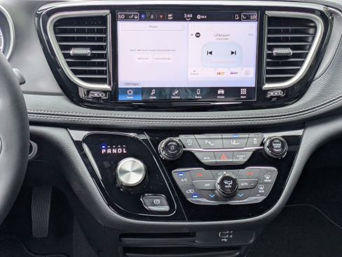 New 2026 Chrysler Pacifica Select FWD image 17