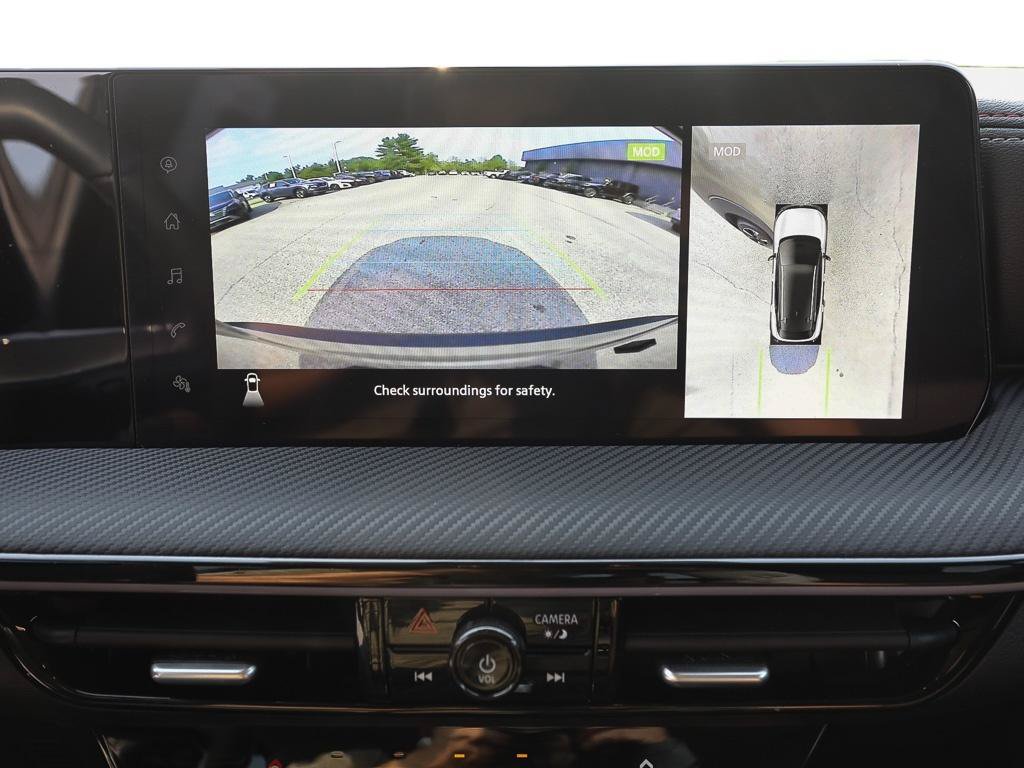 Used 2025 Nissan Kicks SR FWD image 17
