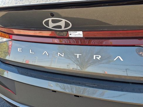 Certified 2025 Hyundai Elantra Sport image 30