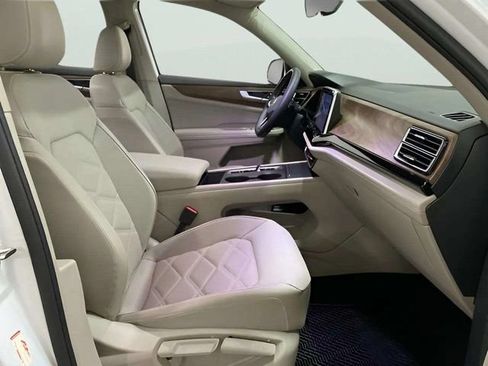 Used 2024 Volkswagen Atlas SE FWD image 30