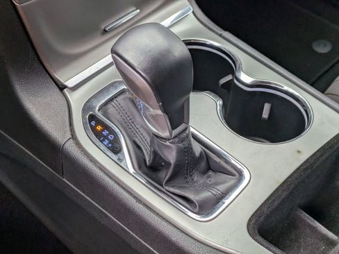 Used 2020 Jeep Grand Cherokee Laredo image 24