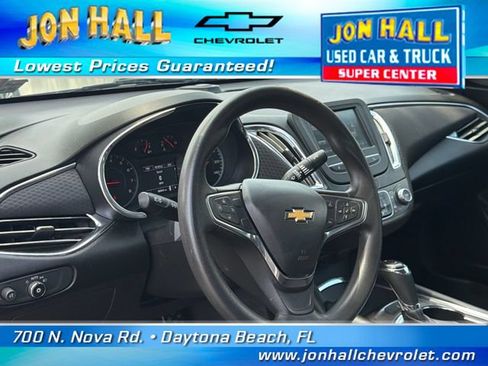 Used 2018 Chevrolet Malibu LT FWD image 18