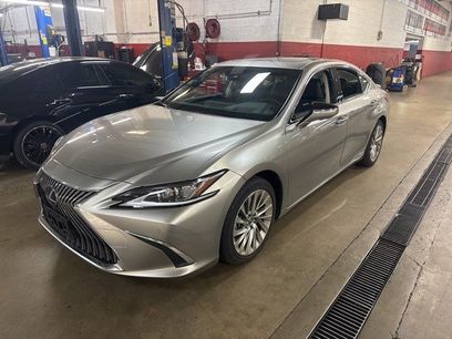 Used 2019 Lexus ES 300h w/ Luxury Package