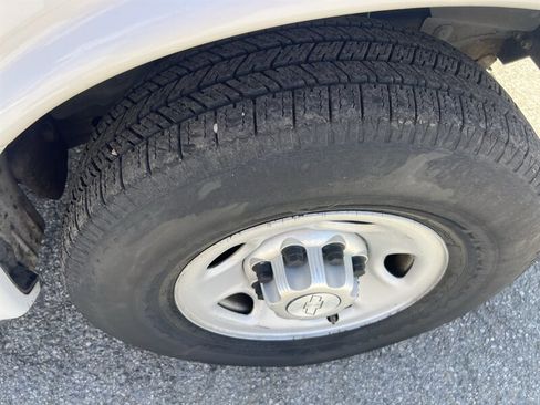 Used 2014 Chevrolet Express 2500 RWD image 27