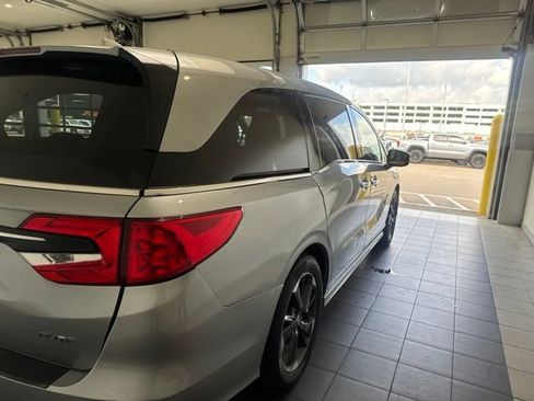 Used 2023 Honda Odyssey Elite image 18