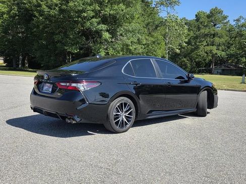 Used 2023 Toyota Camry SE FWD image 5