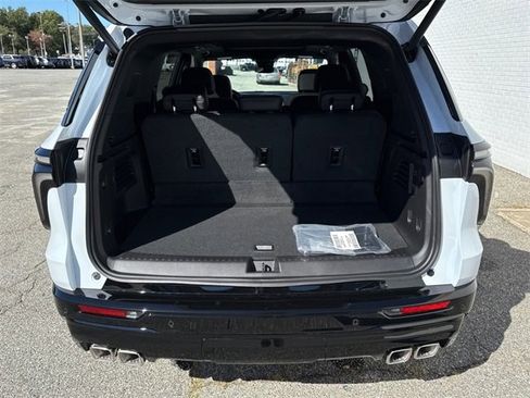 New 2026 Chevrolet Traverse High Country image 4