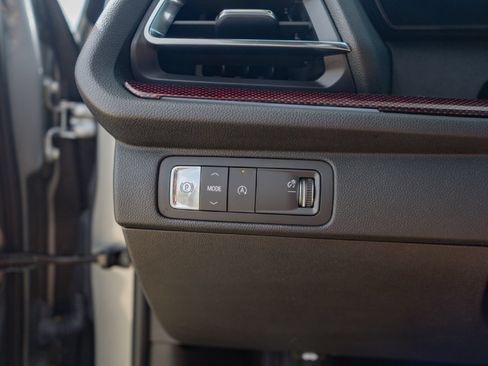 Used 2026 Chevrolet Traverse RS FWD image 17