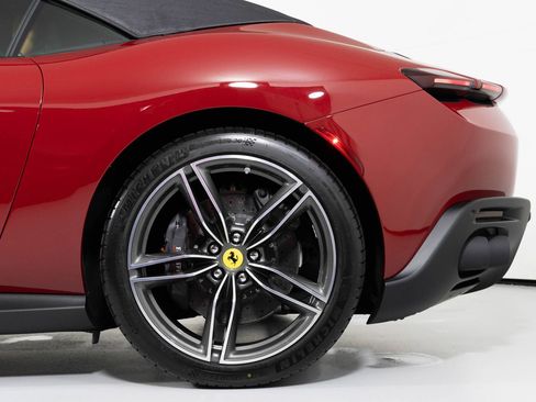Used 2024 Ferrari Roma Spider image 13