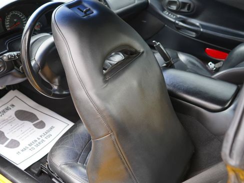 Used 2000 Chevrolet Corvette Convertible w/ Memory Pkg RWD image 56