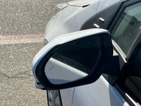 Used 2022 Toyota Prius LE FWD image 8