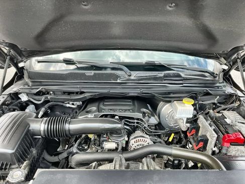 Used 2019 RAM 1500 Laramie AWD/4WD image 18