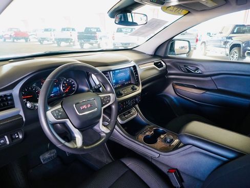 Used 2023 GMC Acadia SLE image 6