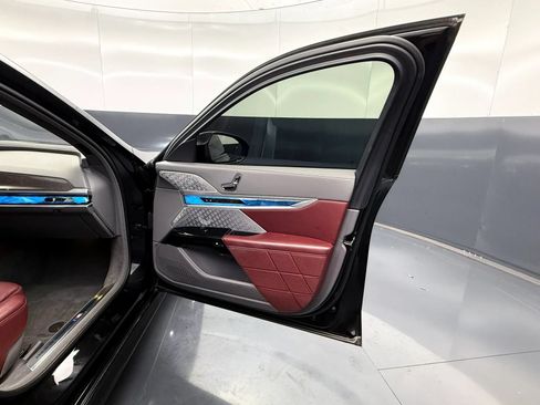 Used 2023 BMW 760i xDrive AWD/4WD image 8