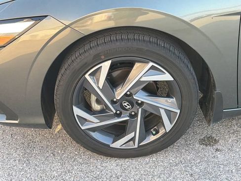 Used 2025 Hyundai Elantra Sport FWD image 33