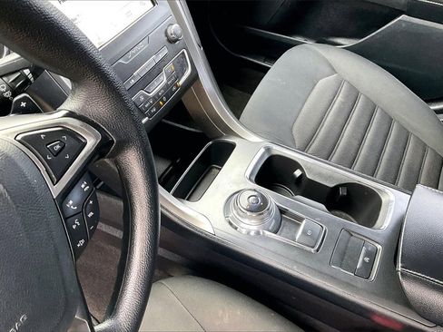 Used 2019 Ford Fusion SE image 15