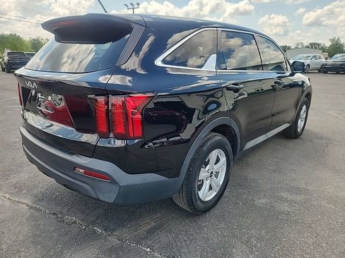 Used 2023 Kia Sorento LX FWD image 3
