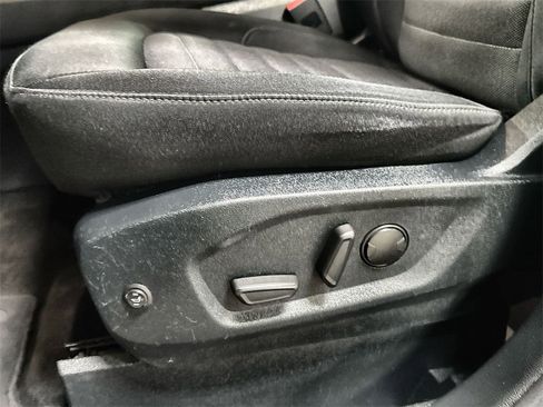 Used 2020 Ford Edge SE image 13