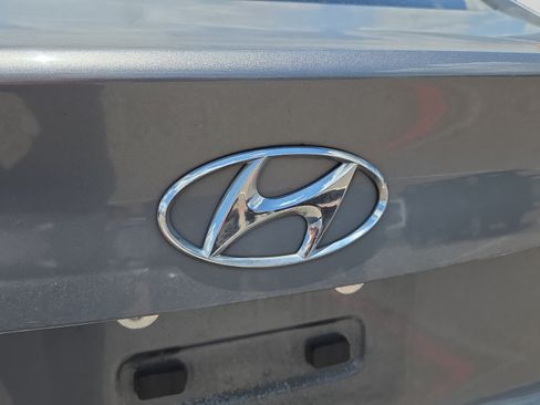 Used 2018 Hyundai Elantra Value Edition w/ Cargo Package FWD image 5