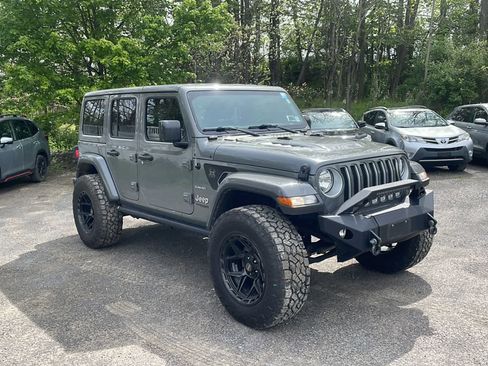 Used 2022 Jeep Wrangler Unlimited Sahara w/ Cold Weather Group AWD/4WD image 10