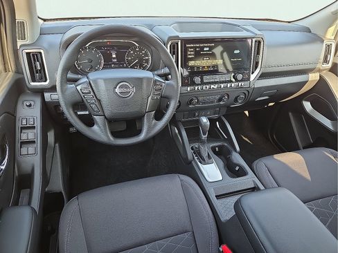 Used 2025 Nissan Frontier SV AWD/4WD image 11