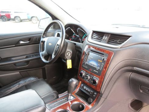 Used 2014 Chevrolet Traverse LT image 19