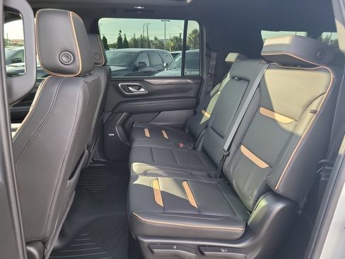 Used 2024 GMC Yukon XL AT4 w/ AT4 Premium Plus Package AWD/4WD image 17