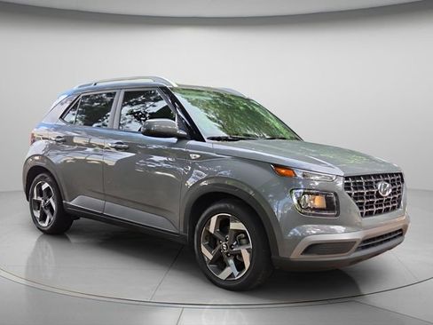 Used 2023 Hyundai Venue SEL FWD image 4
