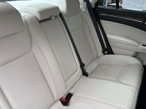 Used 2015 Chrysler 300 C w/ Harman/Kardon Audio Group RWD image 23