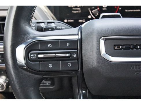 Used 2025 GMC Yukon Denali Ultimate AWD/4WD image 16