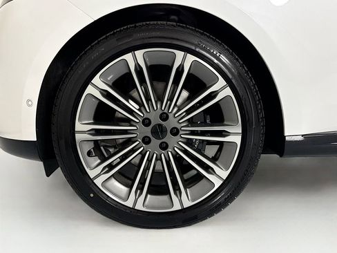 New 2026 Land Rover Range Rover SE image 32