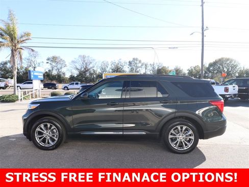 Certified 2022 Ford Explorer XLT w/ Equipment Group 202A image 5