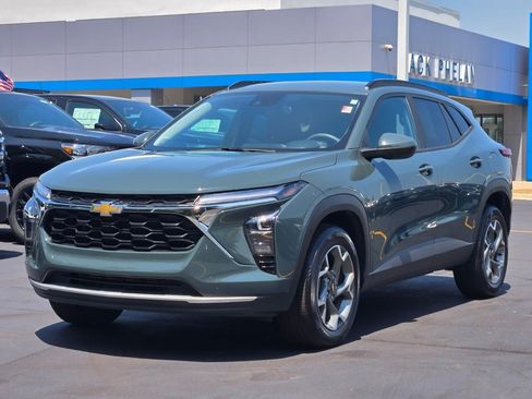 Certified 2025 Chevrolet Trax LT FWD image 5