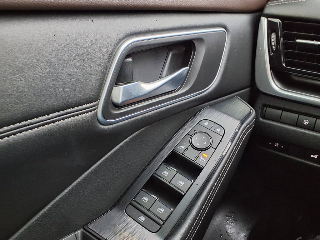 Used 2021 Nissan Rogue SV w/ Premium Package FWD image 11