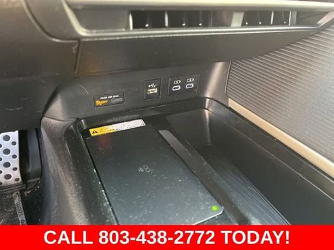 Used 2025 Toyota Camry SE w/ Convenience Package image 24