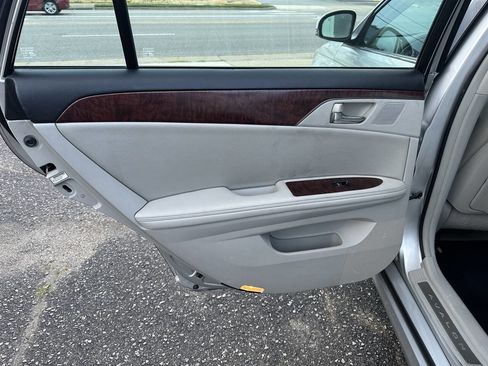 Used 2011 Toyota Avalon Limited image 16