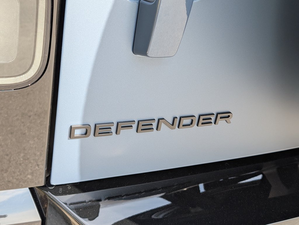 New 2026 Land Rover Defender 110 X-Dynamic SE AWD/4WD image 32