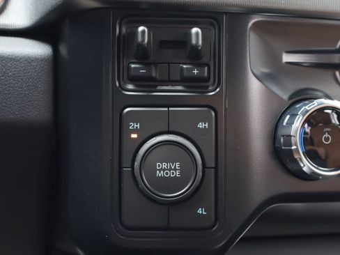 Used 2024 Ford F450 Platinum w/ FX4 Off-Road Package AWD/4WD image 25