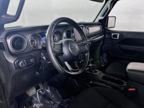 Used 2023 Jeep Gladiator Sport image 9