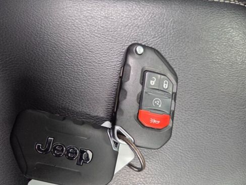 Used 2022 Jeep Wrangler Unlimited Sahara w/ LED Lighting Group AWD/4WD image 47