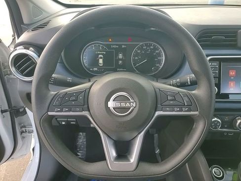 Used 2025 Nissan Versa SV image 16