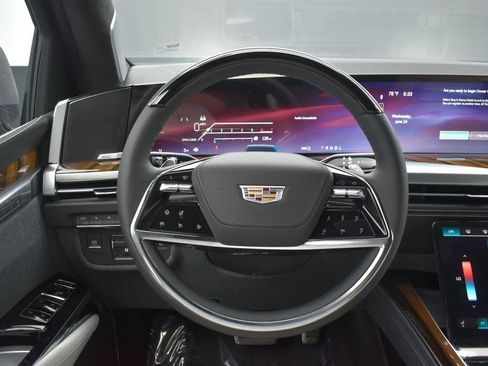 New 2026 Cadillac Escalade ESV Platinum Sport w/ LPO, ONYX Package AWD/4WD image 9