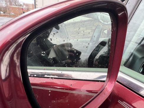 Used 2018 Chrysler Pacifica Touring-L image 18