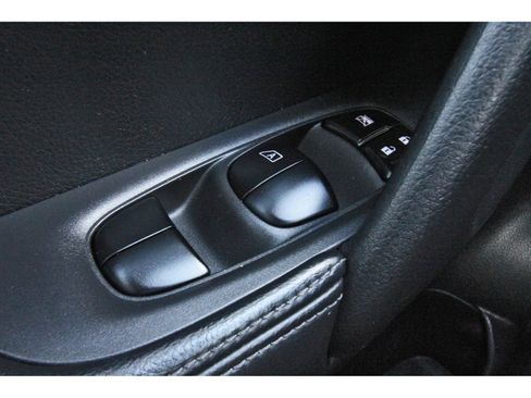 Used 2016 Nissan Rogue S image 23