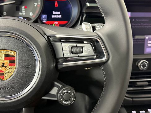 Certified 2026 Porsche Macan AWD/4WD image 21