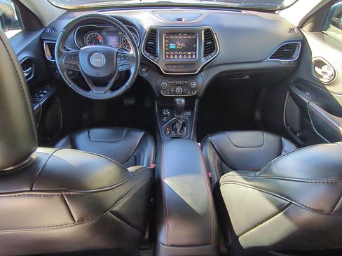 Used 2019 Jeep Cherokee Trailhawk image 28