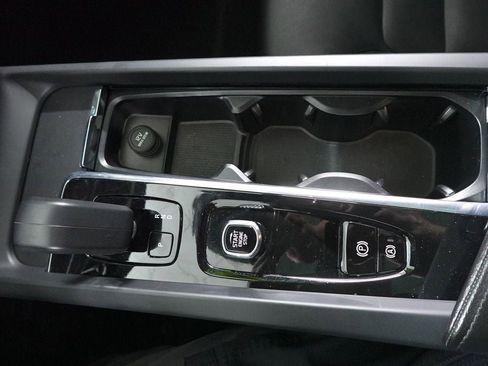 Used 2023 Volvo XC60 B5 Core image 21