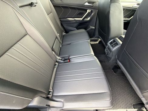 Used 2023 Volkswagen Tiguan SE FWD image 32